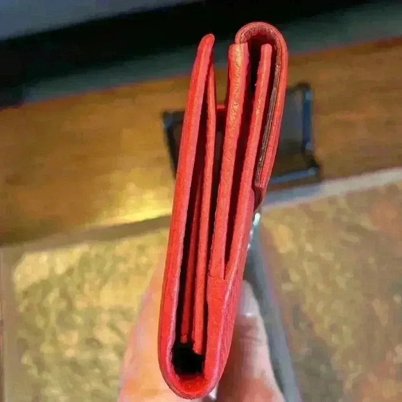 Gucci Eclipse Leather Continental Wallet with chain - Picture 11 of 14